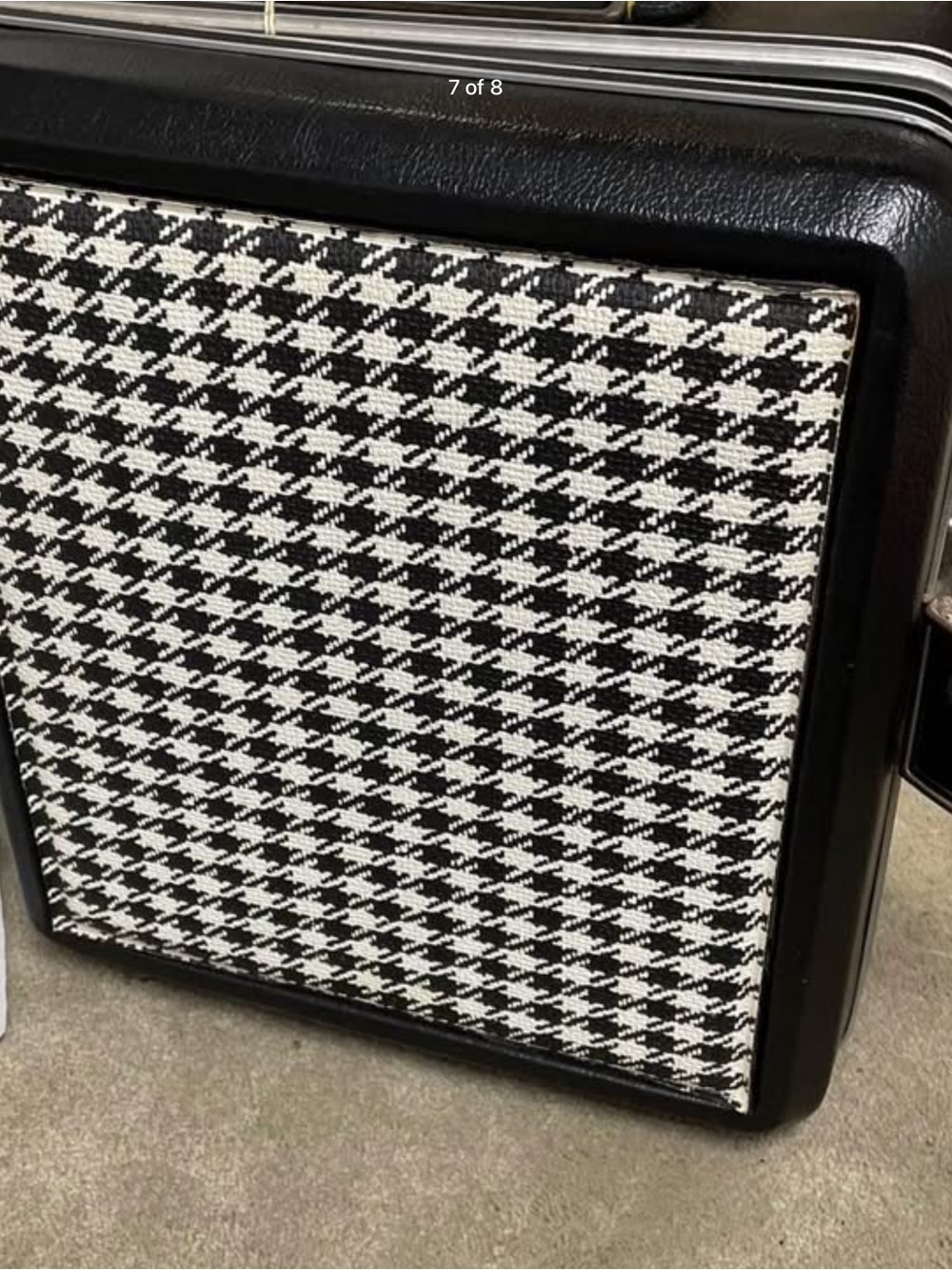 Black and White Houndstooth Bar